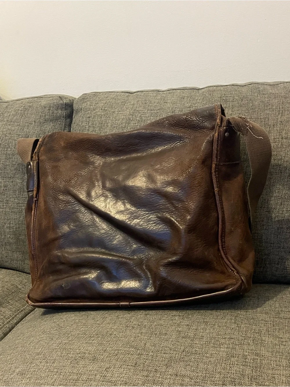 Men's Brown Leather Laptop Messenger Bag with Adjustable Shoulder Strap